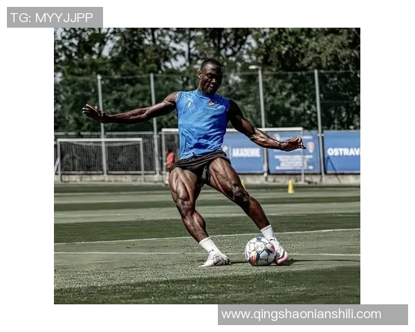 因足球比赛意外身亡的球星故事揭示了运动员生命的脆弱与拼搏精神